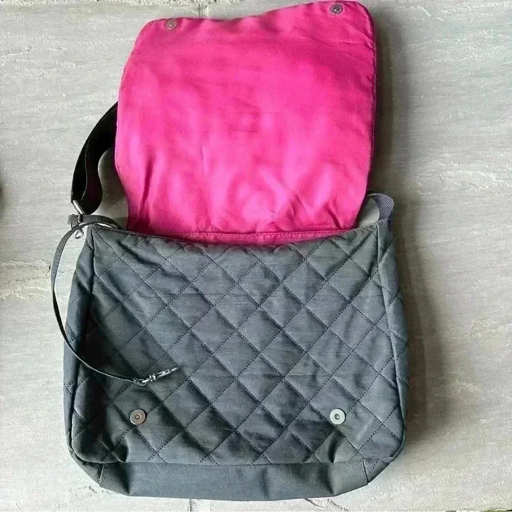 Baggallini Gray Quilted Crossbody Messenger Triple Zip‎ Flap Bag Purse w Pouch